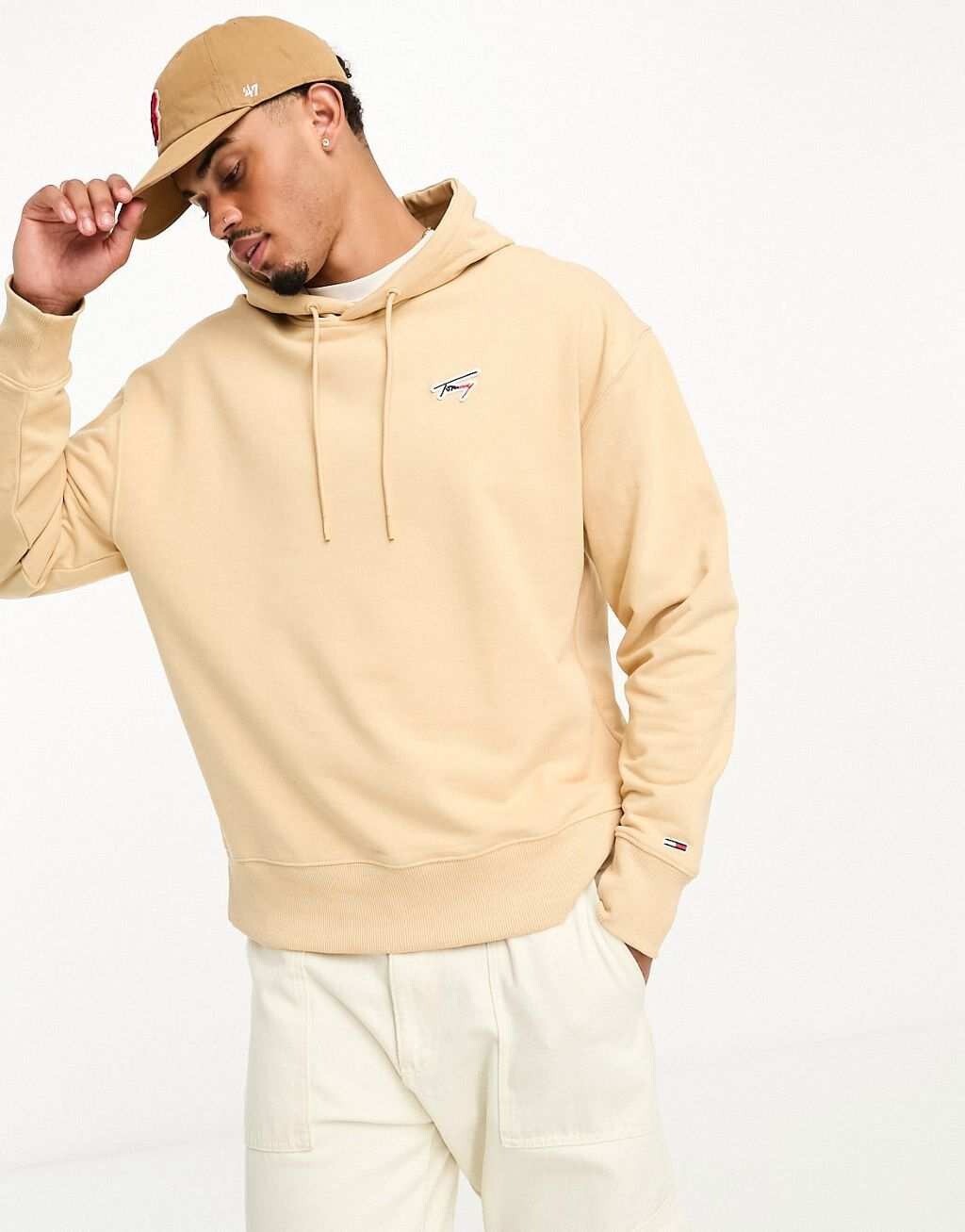 

Свободное фирменное худи бежевого цвета Tommy Jeans