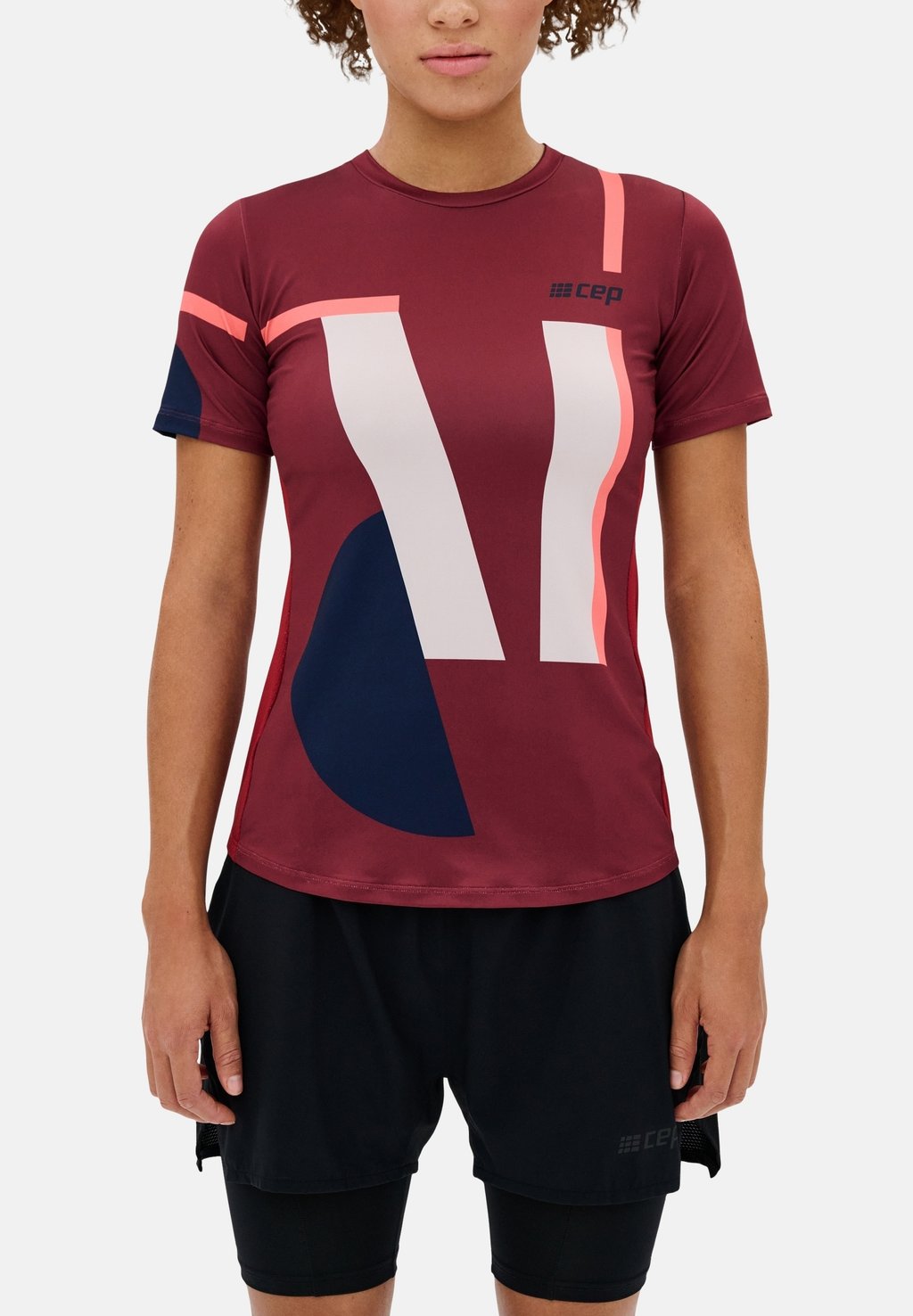 Спортивная футболка THE RUN SHIRT SHORT SLEEVE WOMEN CEP, цвет dark red geometrics