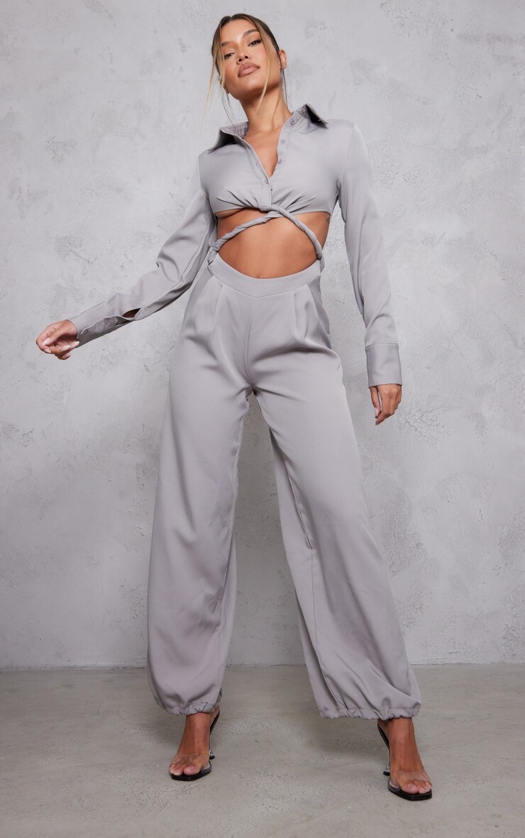 

PrettyLittleThing Серый комбинезон-рубашка с закрученной талией