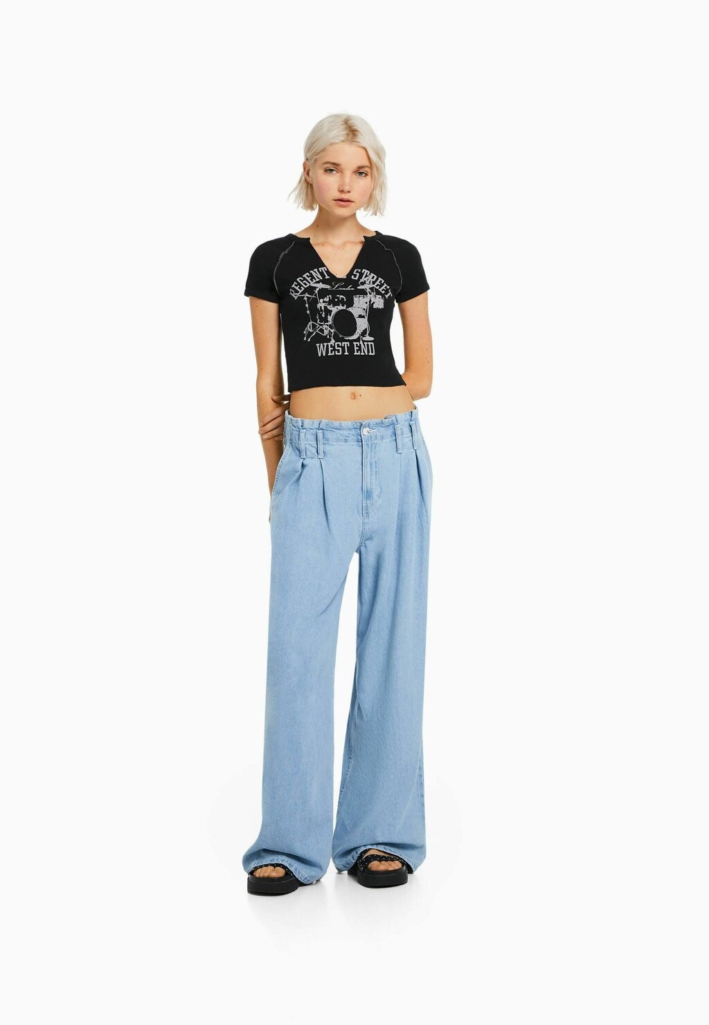 

Футболка с принтом Bershka, темно-серый