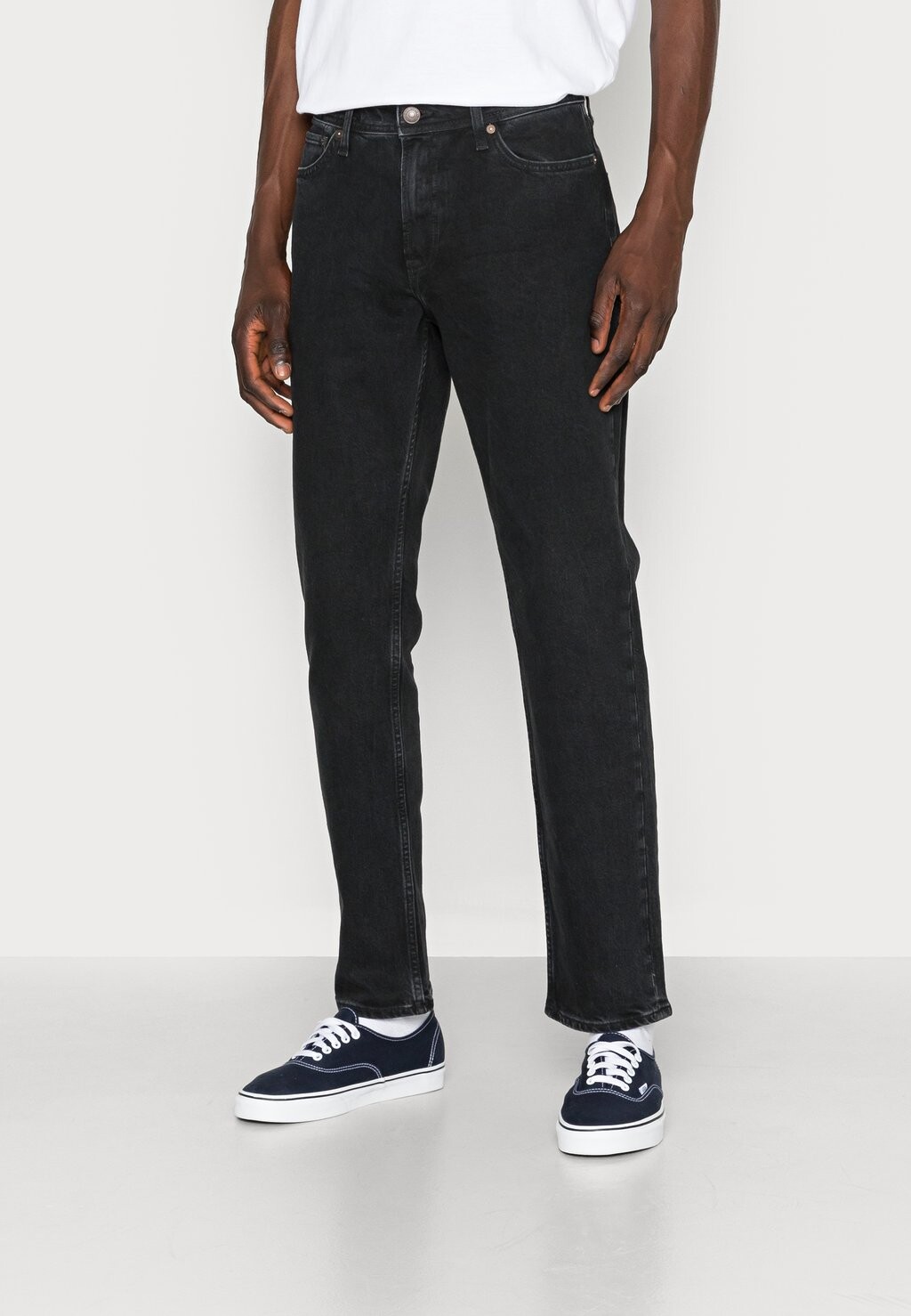 

Джинсы прямого кроя Jack & Jones