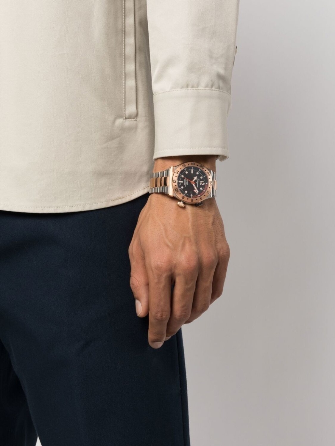 

Ferragamo кварцевые наручные часы Ferragamo 1927 44 мм, черный