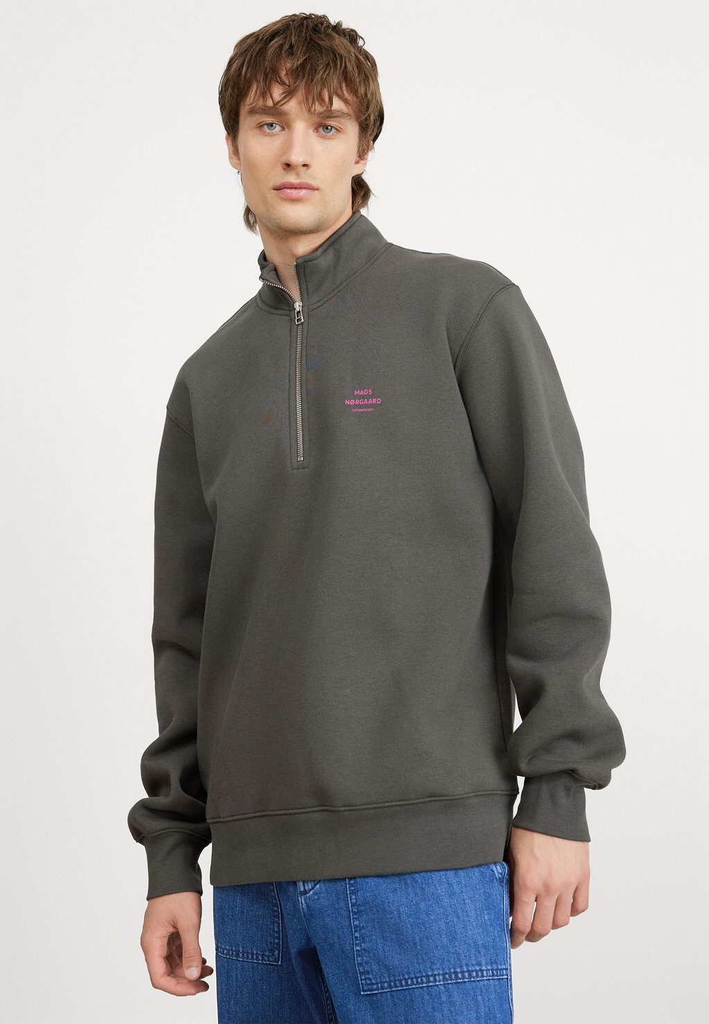 цена Толстовка STANDARD HALF ZIP LOGO Mads Nørgaard, темно-зеленый