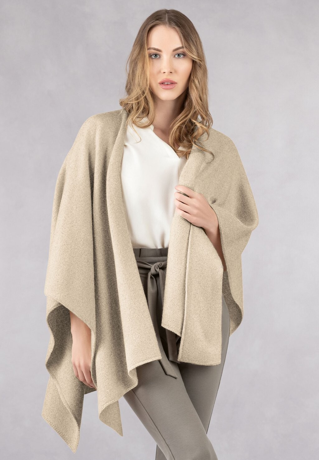 

Накидка MERINO CAPE Giesswein, цвет beige