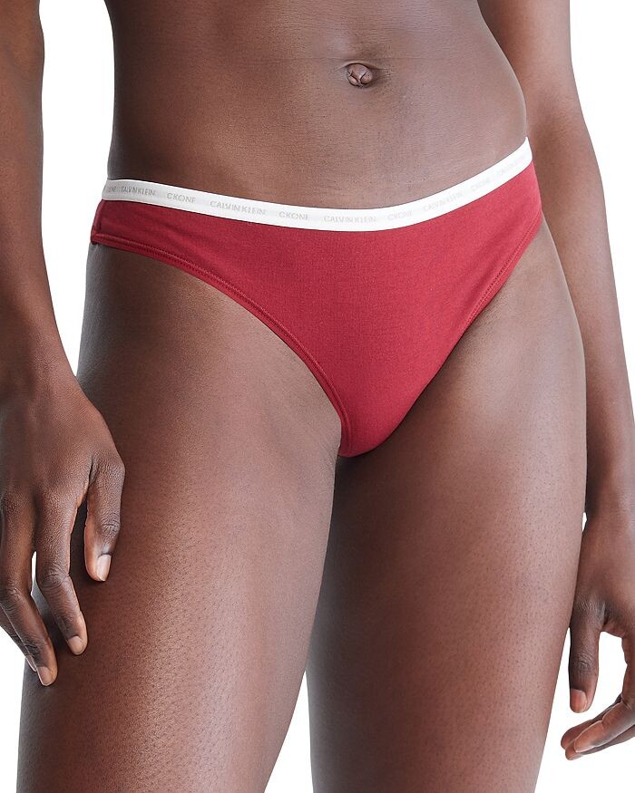 

Стринги с кружевной отделкой Calvin Klein