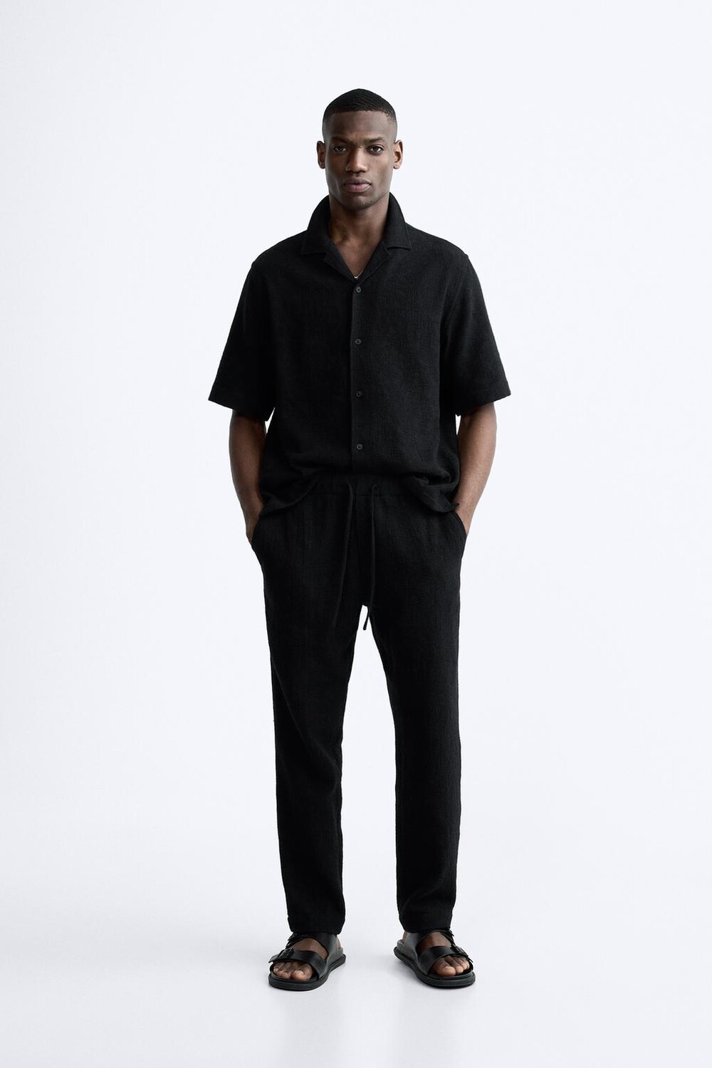 

Брюки с жаккардовой текстурой ZARA, черный