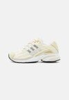 

Кроссовки ADISTAR CUSHION adidas, белый