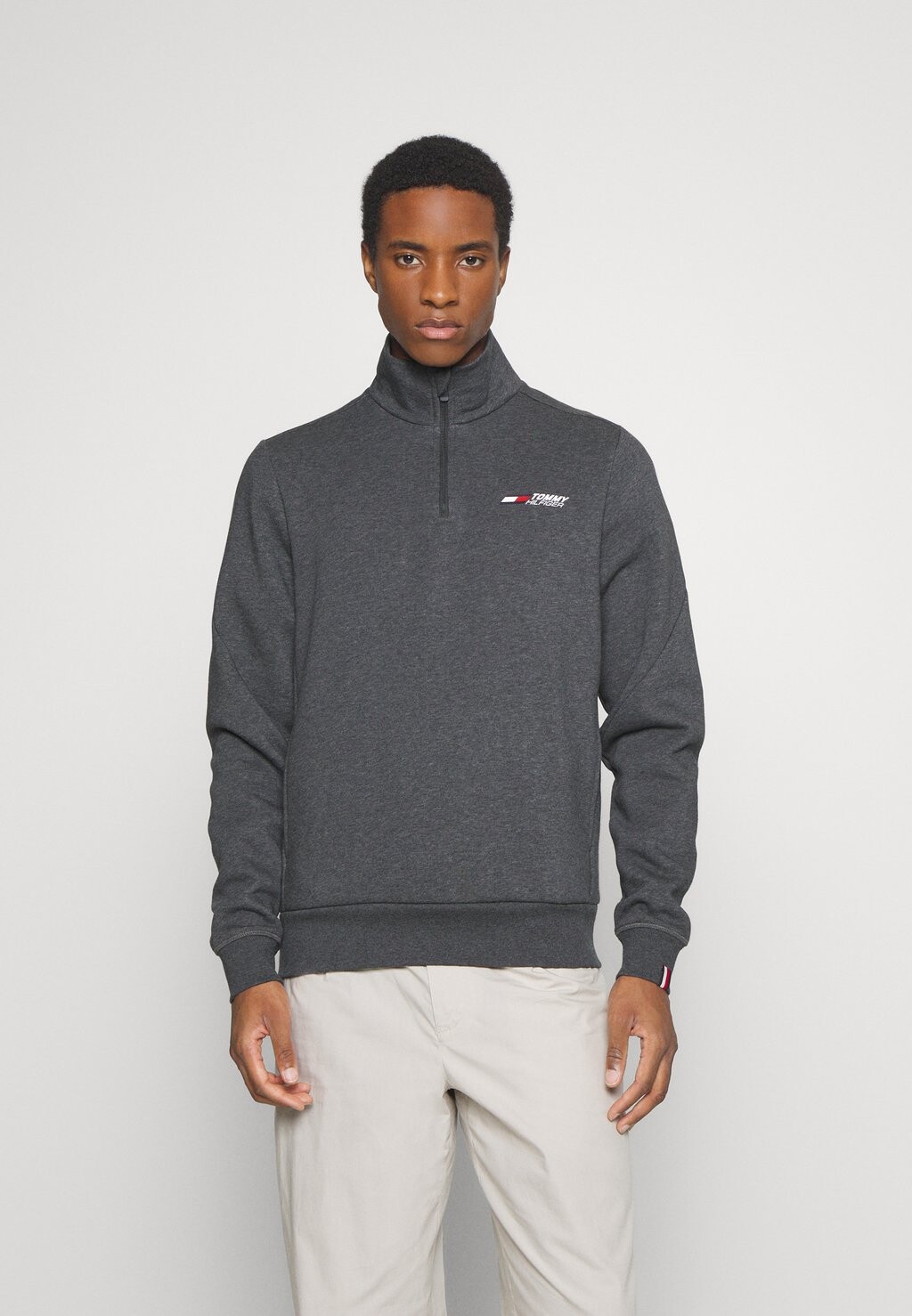 

Толстовка Tommy Hilfiger ESSENTIALS 1/4, цвет dark grey heather