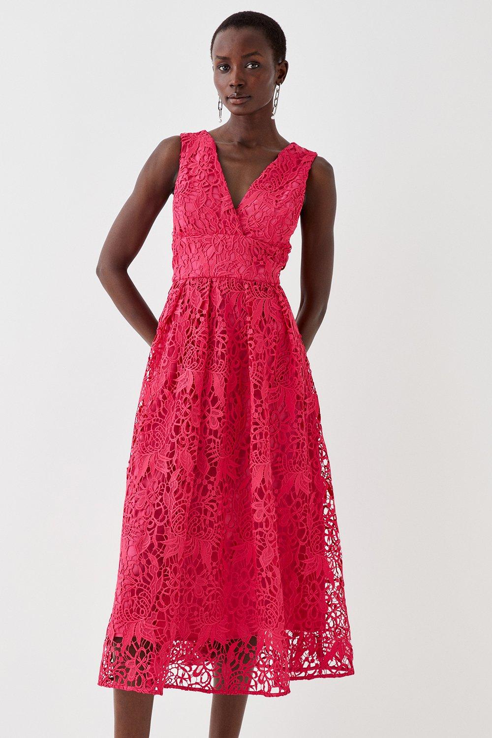 цена Кружевное платье миди с глубоким вырезом Coast, розовый