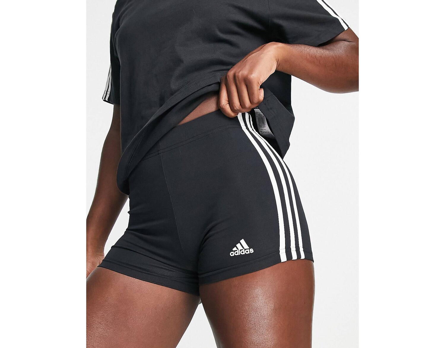 

Черные шорты adidas Sportswear Essentials adidas performance