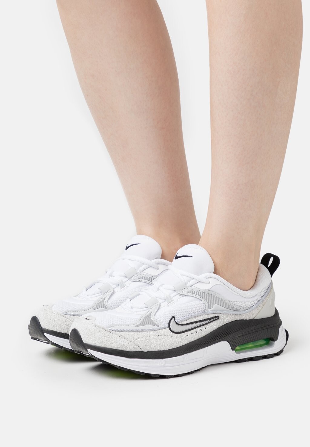 

Кроссовки Nike Air Max Bliss, белый / серебристый металлик
