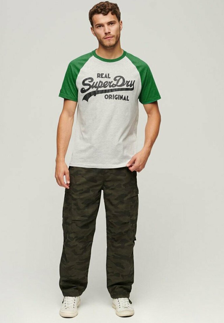 Футболка с принтом ATHLETIC VINTAGE LOGO RAGLAN Superdry, цвет glacier grey marl field green marl