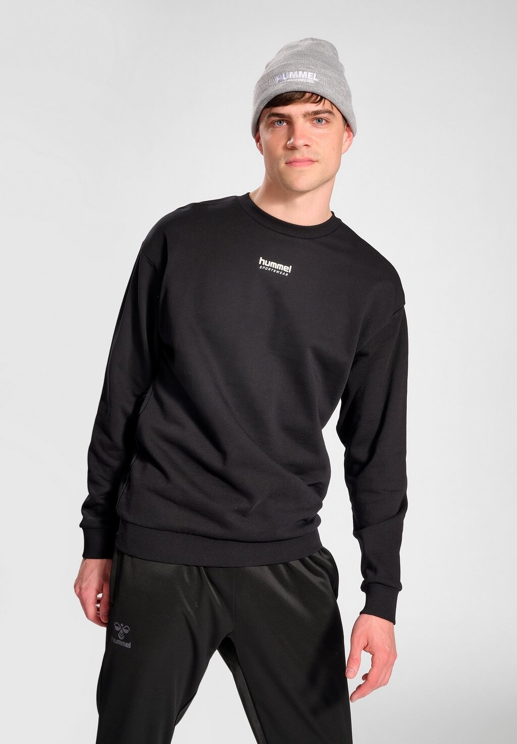 

Толстовка с капюшоном Hummel, черный
