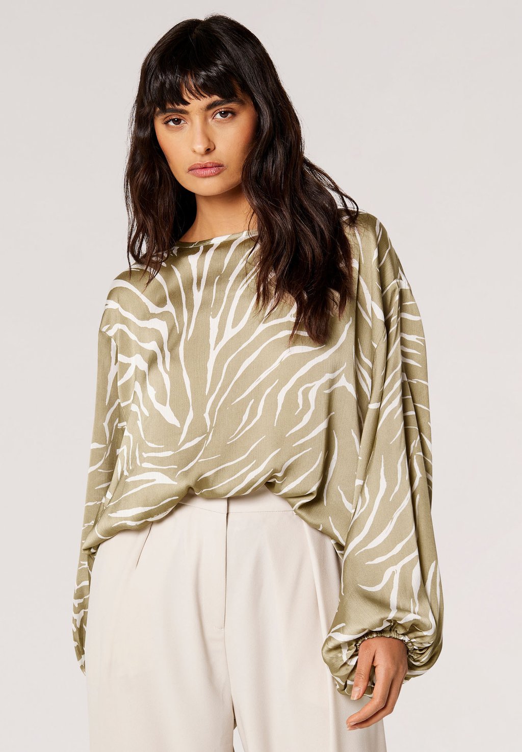 

Блузка Zebra Batwing Puff Hem Apricot, цвет stone