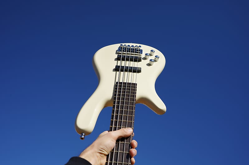 Басс гитара Warwick German Pro Series Streamer LX-5 Solid Creme White High Polish Left-Handed 5-String Bass