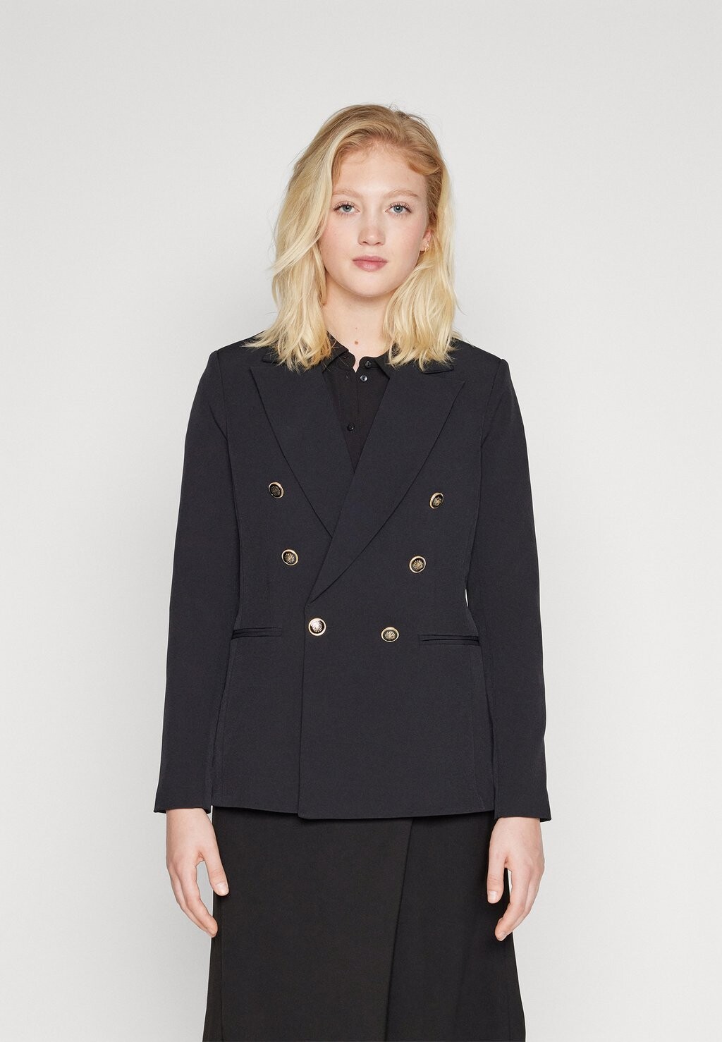 

Блейзер Vero Moda VMCASSI SLIM BUTTON, черный