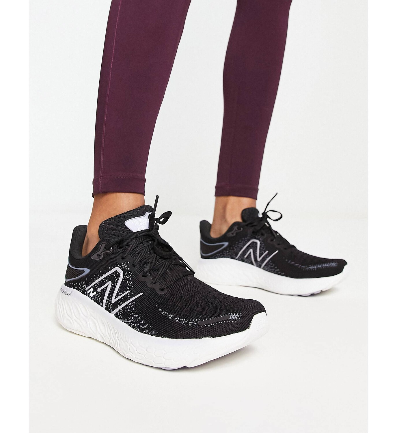 

Черно-белые кроссовки New Balance Running 1880