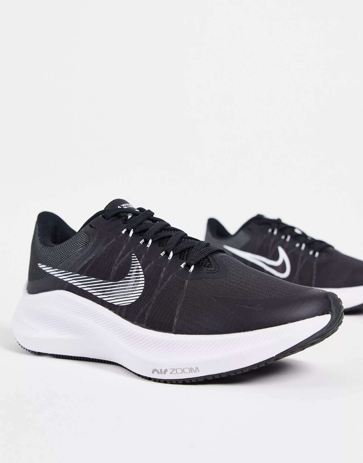 

Черные кроссовки Nike Winflo 8