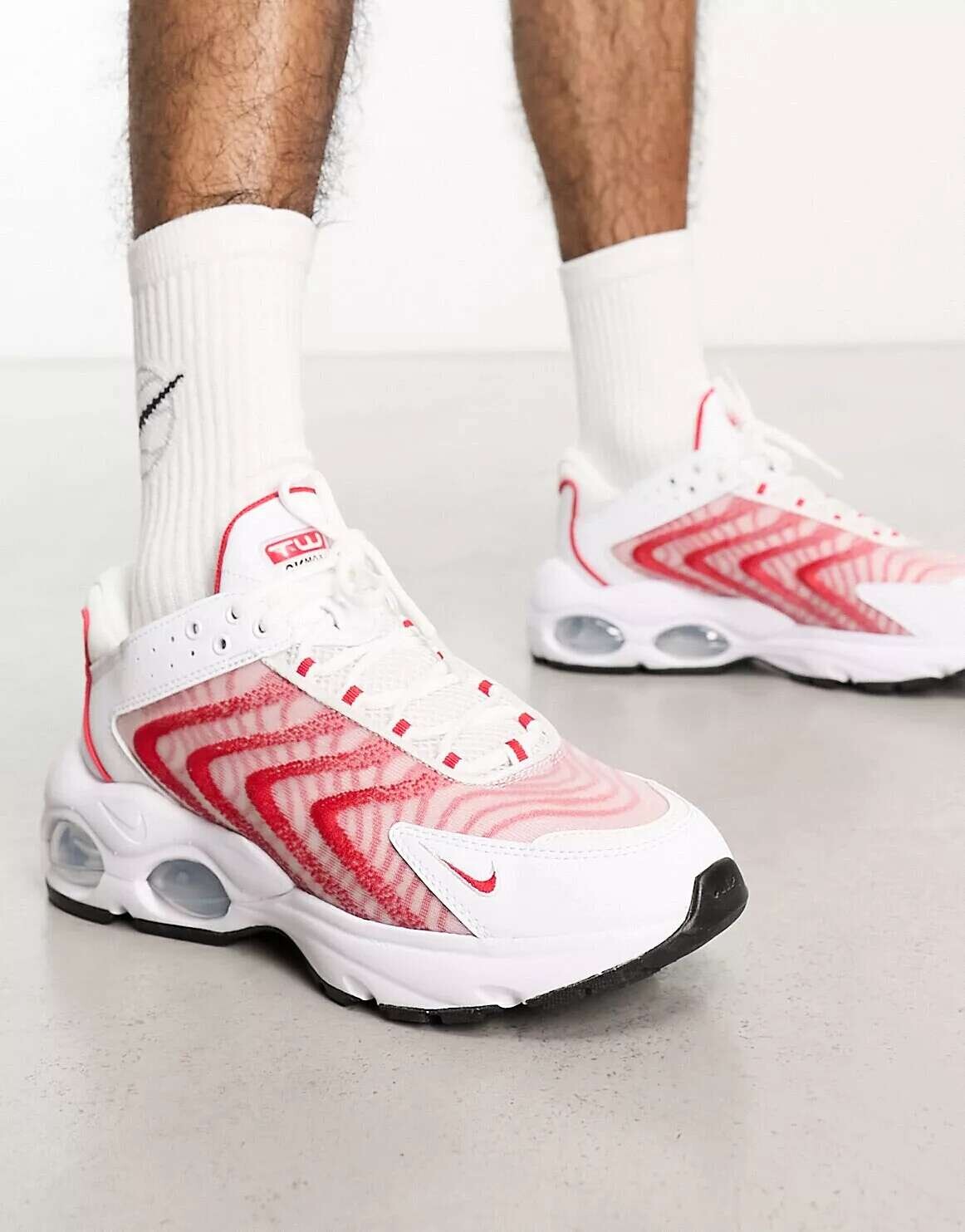 

Белые и красные кроссовки Nike Air Max Tailwind NN, Красный