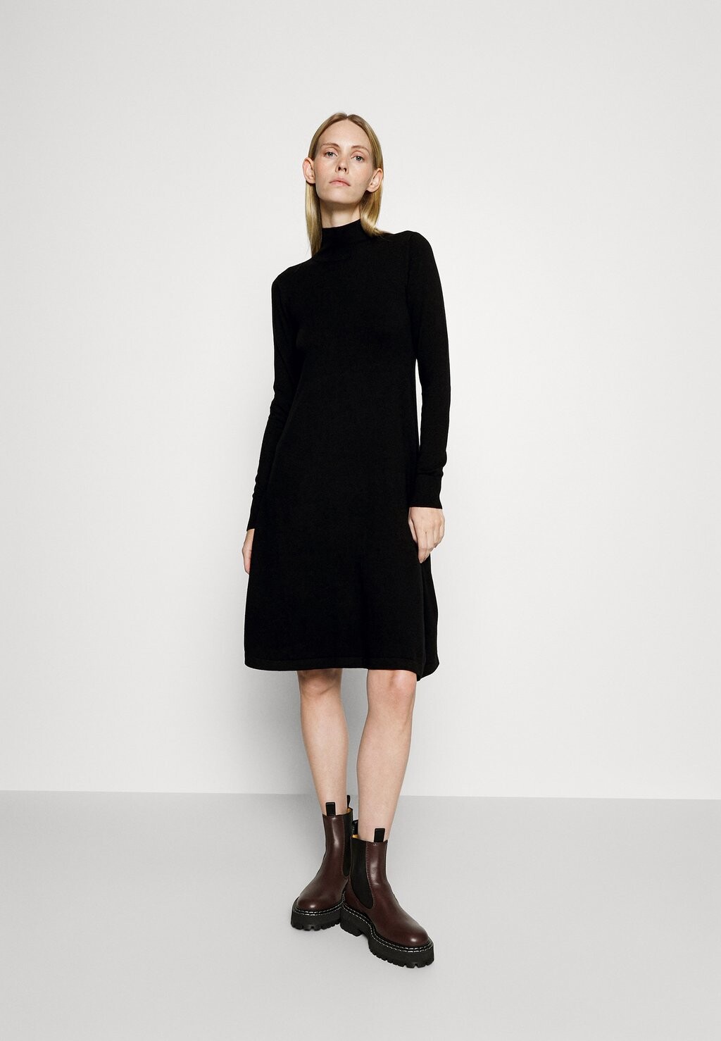 

Платье WEEKEND MaxMara SESIA, черный