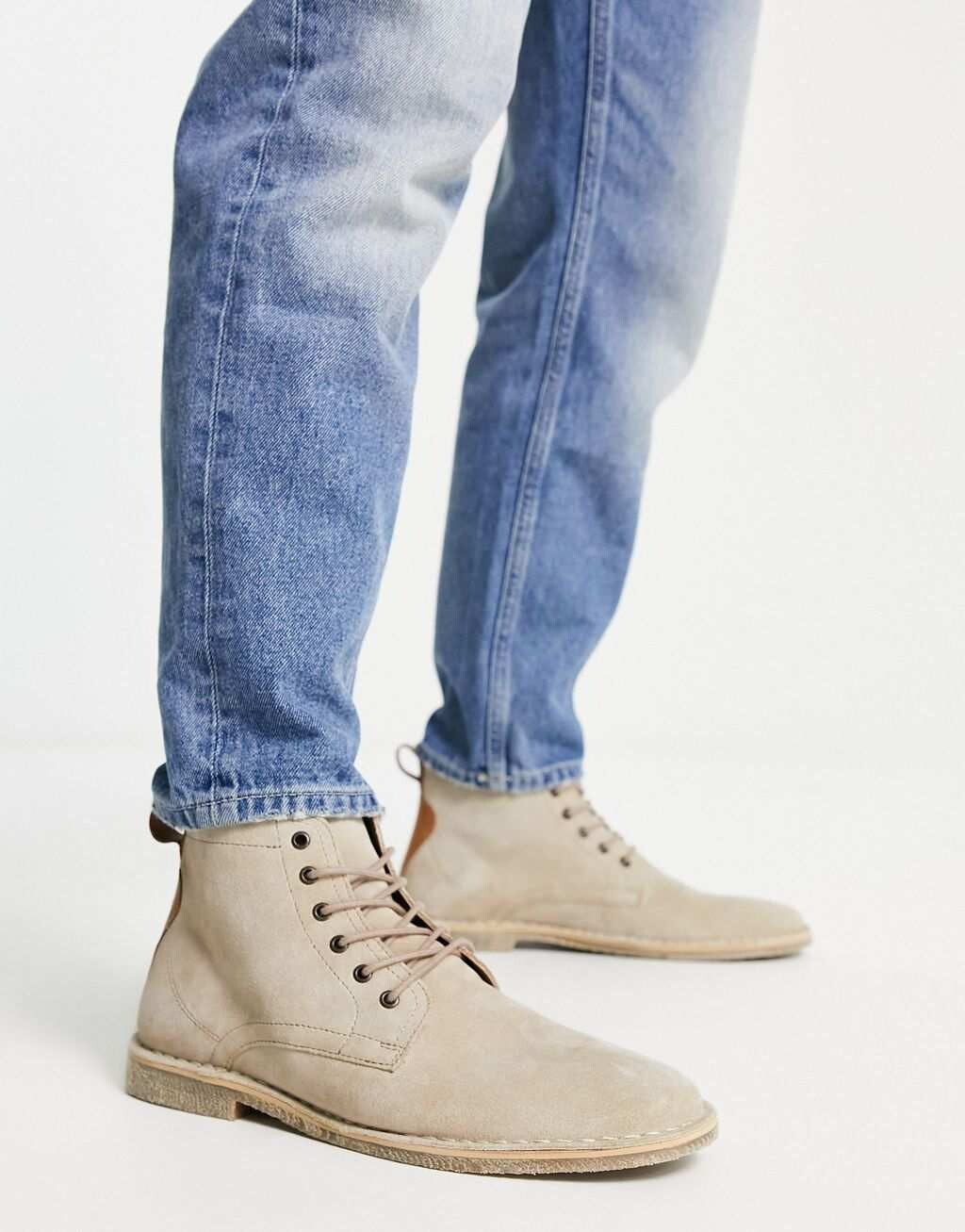 

Ботинки дезерты ASOS DESIGN из каменной замши с кожаными деталями