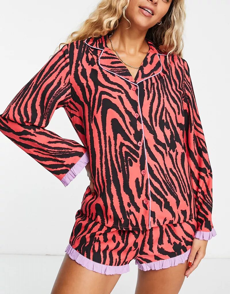 Пижама-рубашка и шорты из модала ASOS красно-сиреневого тигрового принта с контрастными рюшами