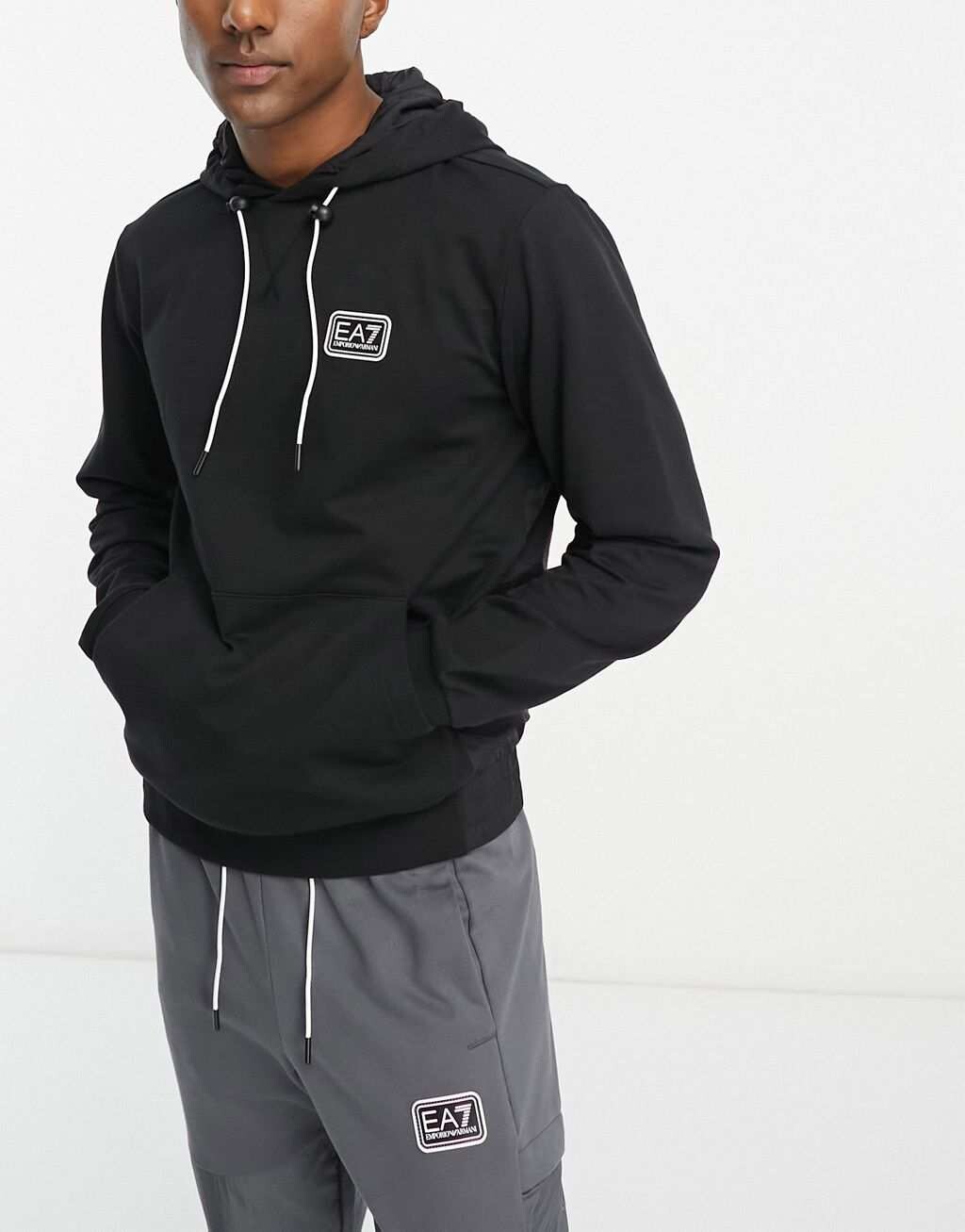 

Черный спортивный костюм из смесового нейлона Emporio Armani EA7 core