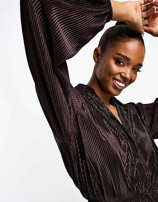 

Шоколадный комбинезон с плиссированным воротником ASOS DESIGN