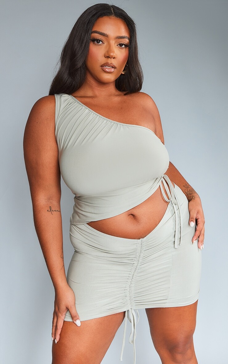 

PrettyLittleThing Серый топ на одно плечо со сборками сбоку