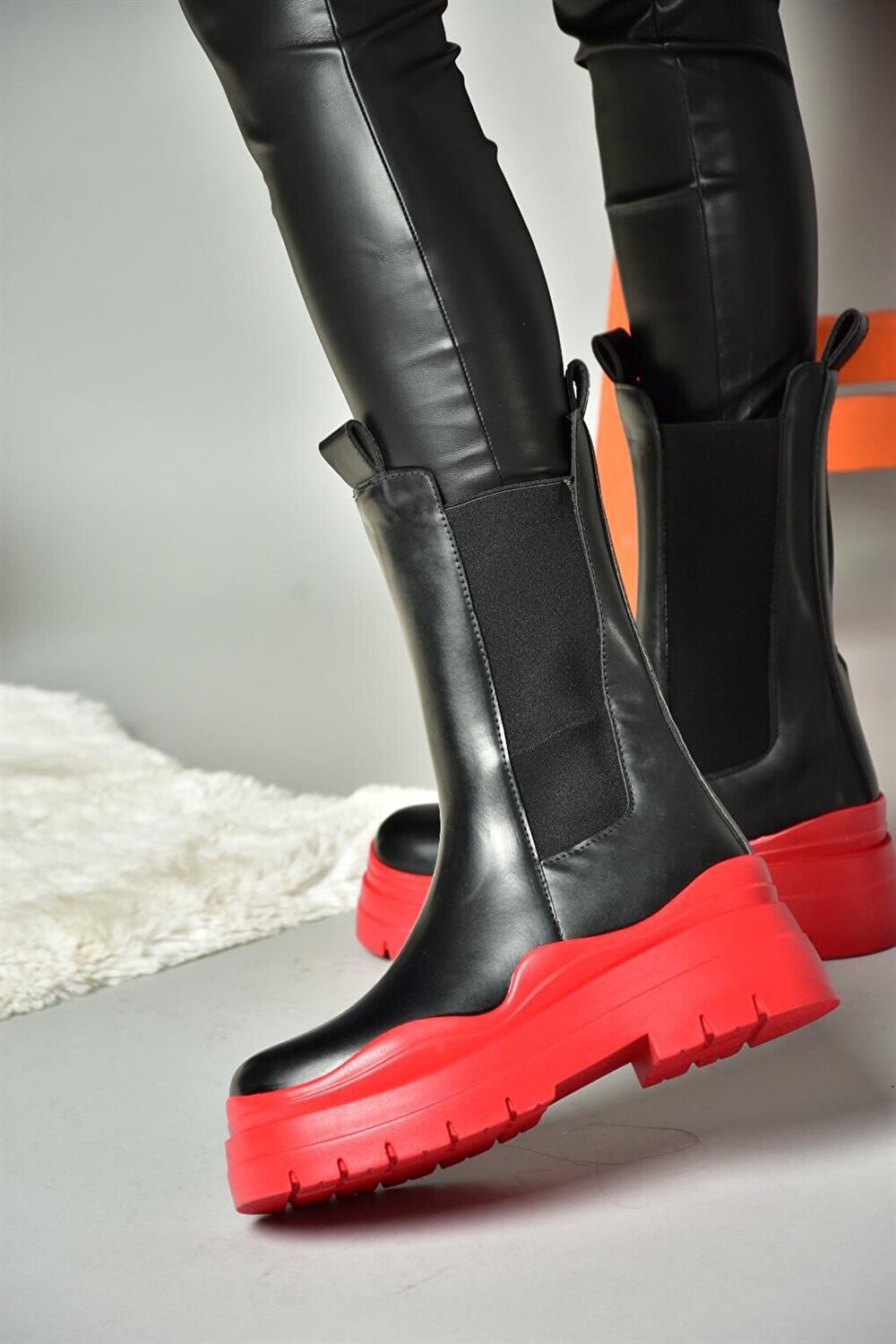

N2804200 Черные/красные женские ботинки Fox Shoes