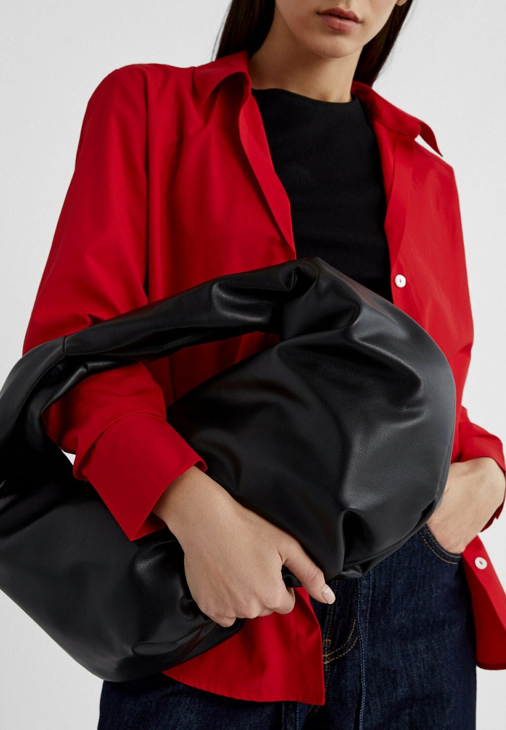 

Сумка Stradivarius, цвет black