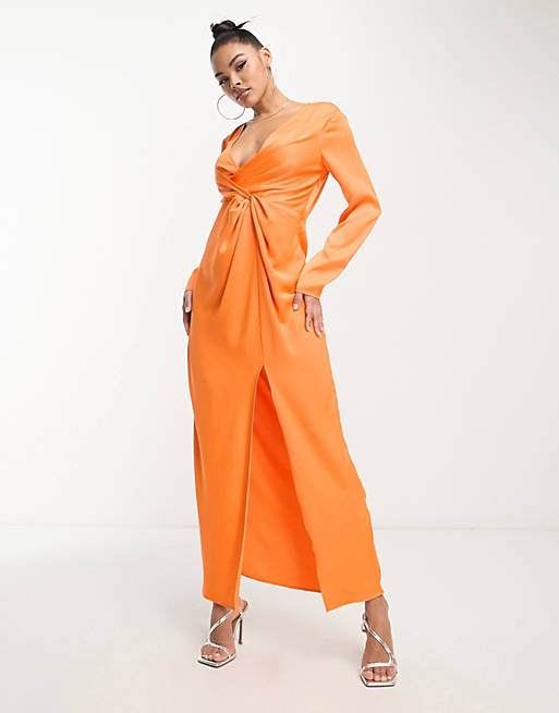Атласное платье макси с глубоким вырезом спереди Something New X Klara Hellqvist оранжевого цвета цвета с кларой