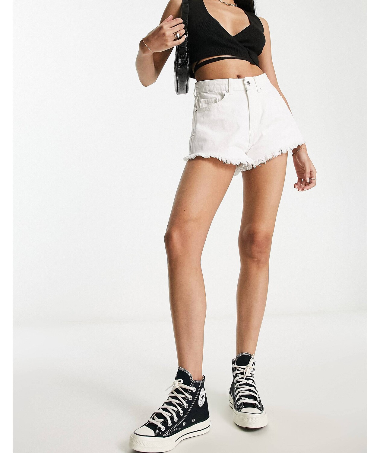 

Белые шорты из денима с экстремальными потертостями Miss Selfridge Festival