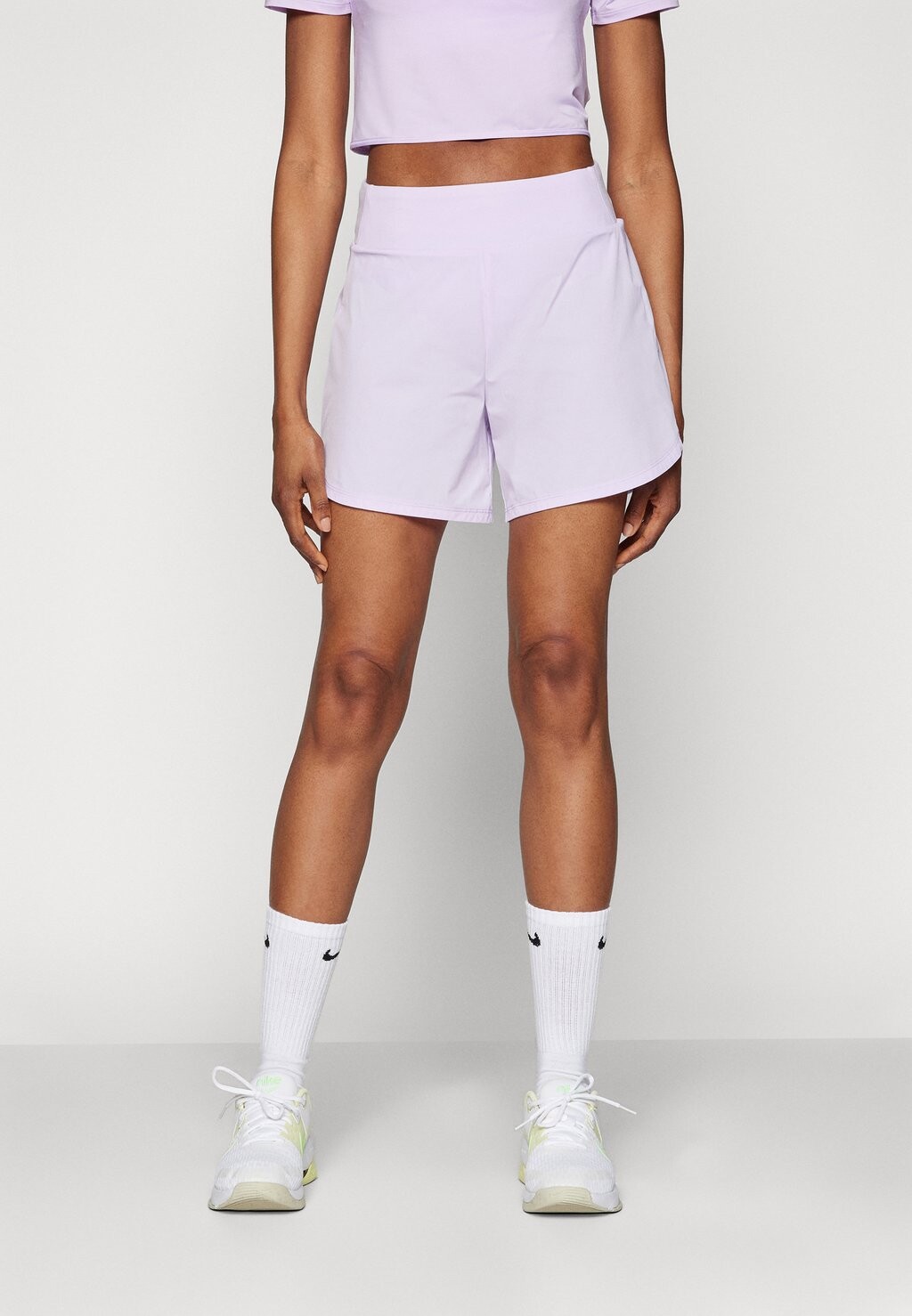 

Спортивные шорты BLISS Nike, цвет lilac bloom/reflective silver
