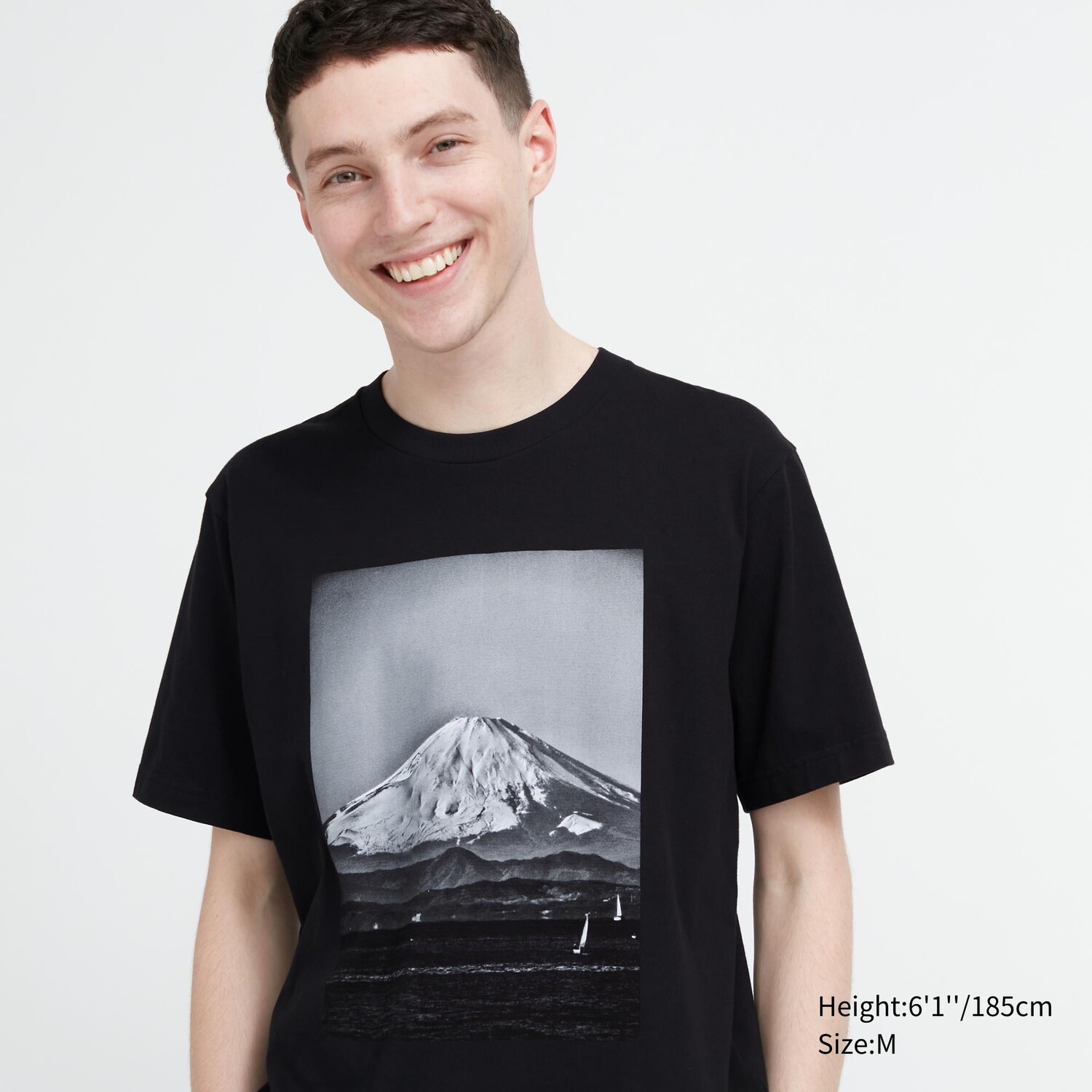

Футболка с рисунком «Мир для всех» (Дайдо Морияма) Uniqlo, черный