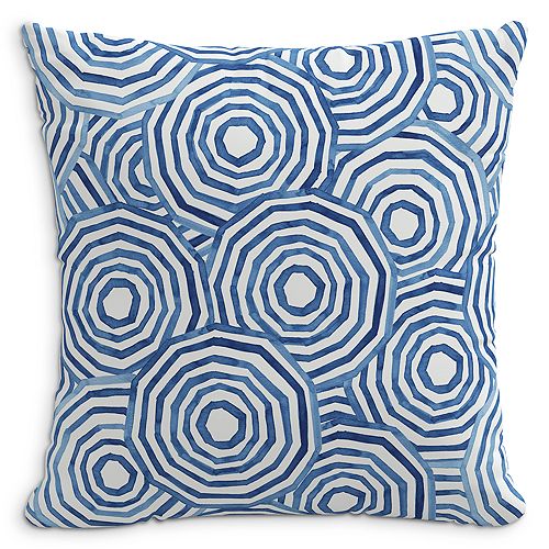 Декоративная подушка Umbrella Swirl, 18 x 18 дюймов Cloth & Company, цвет Blue