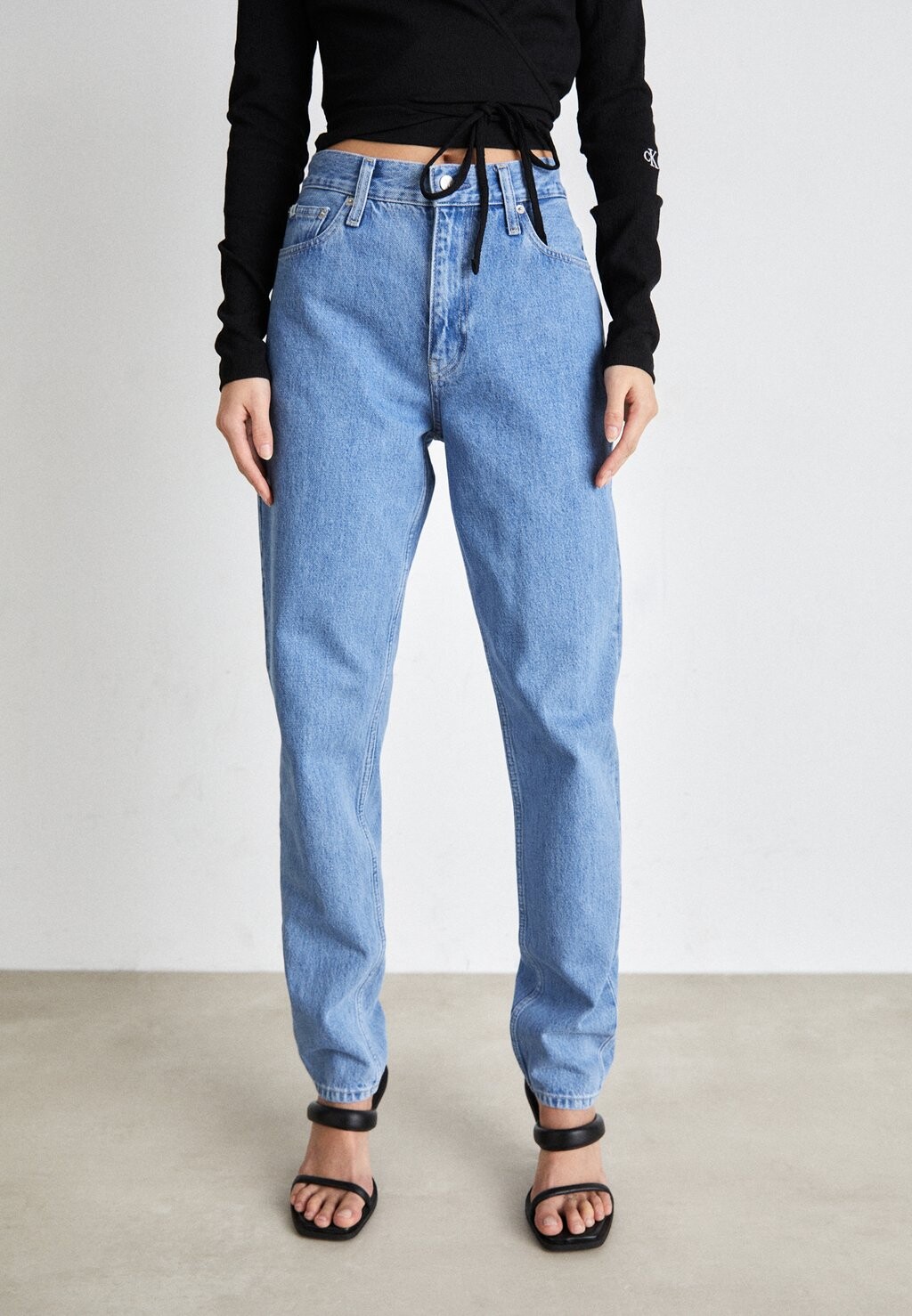 

Джинсы Baggy Mom Calvin Klein Jeans, цвет light blue