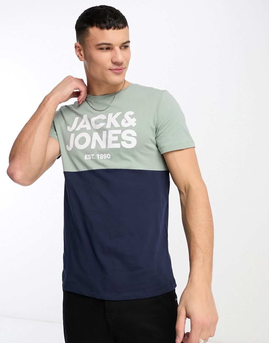 

Бледно-зеленая и темно-синяя футболка в стиле колор-блок Jack & Jones, Зеленый
