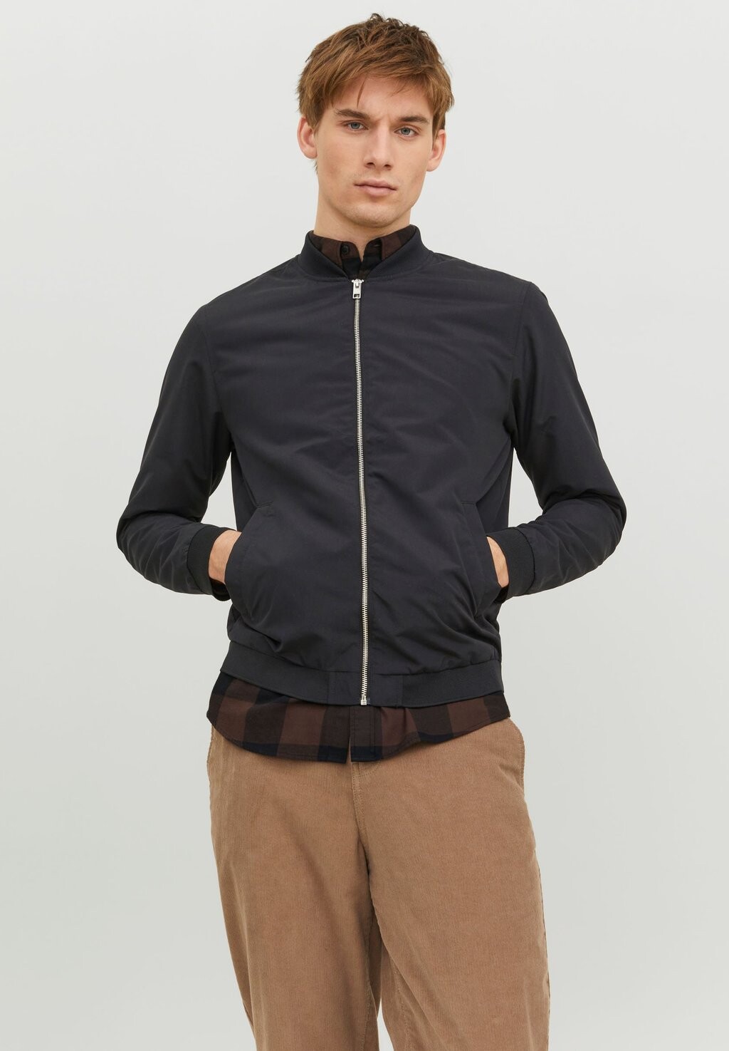 

Бомбер Jack & Jones