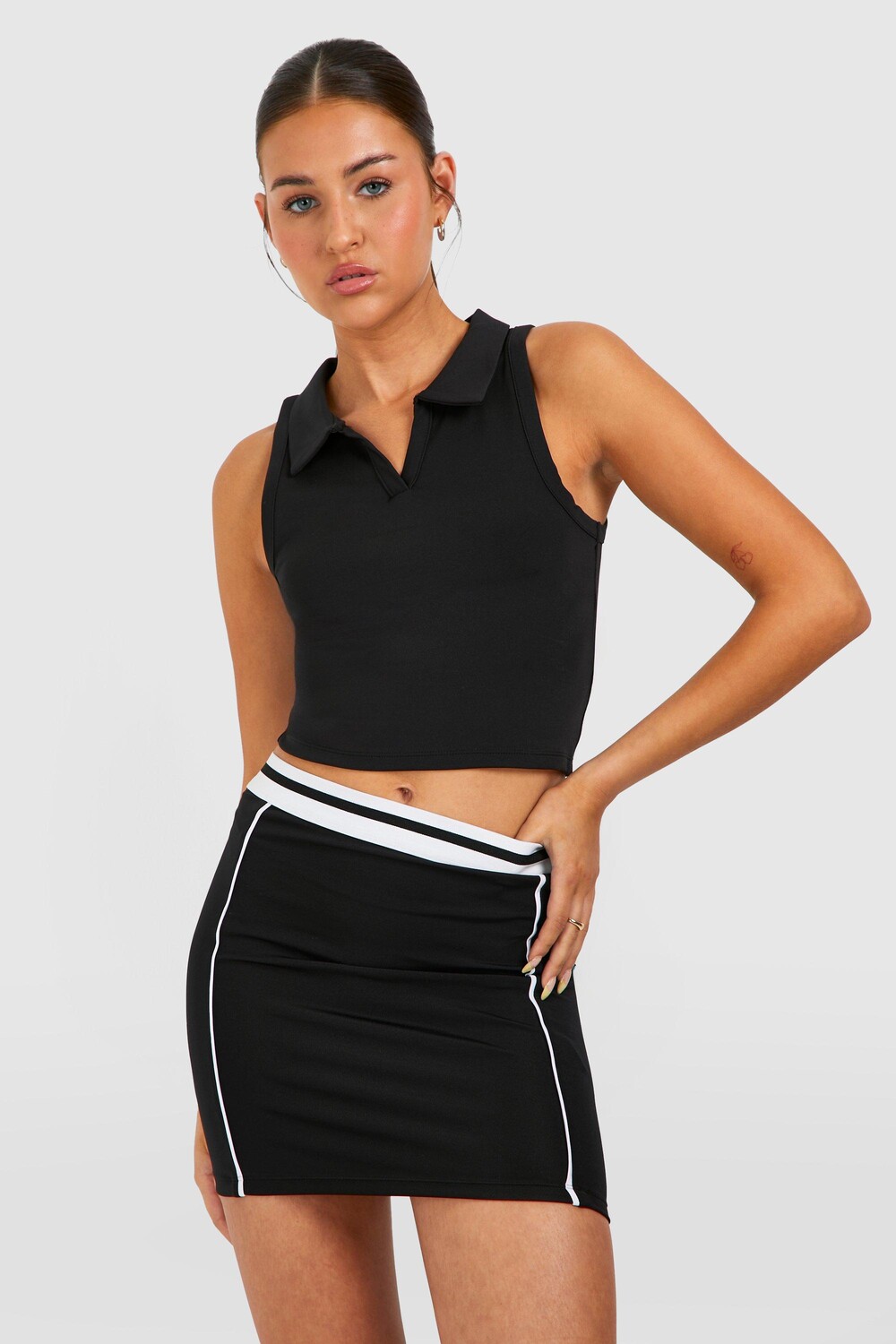 

Укороченный топ без рукавов с воротником из ткани Active boohoo, черный