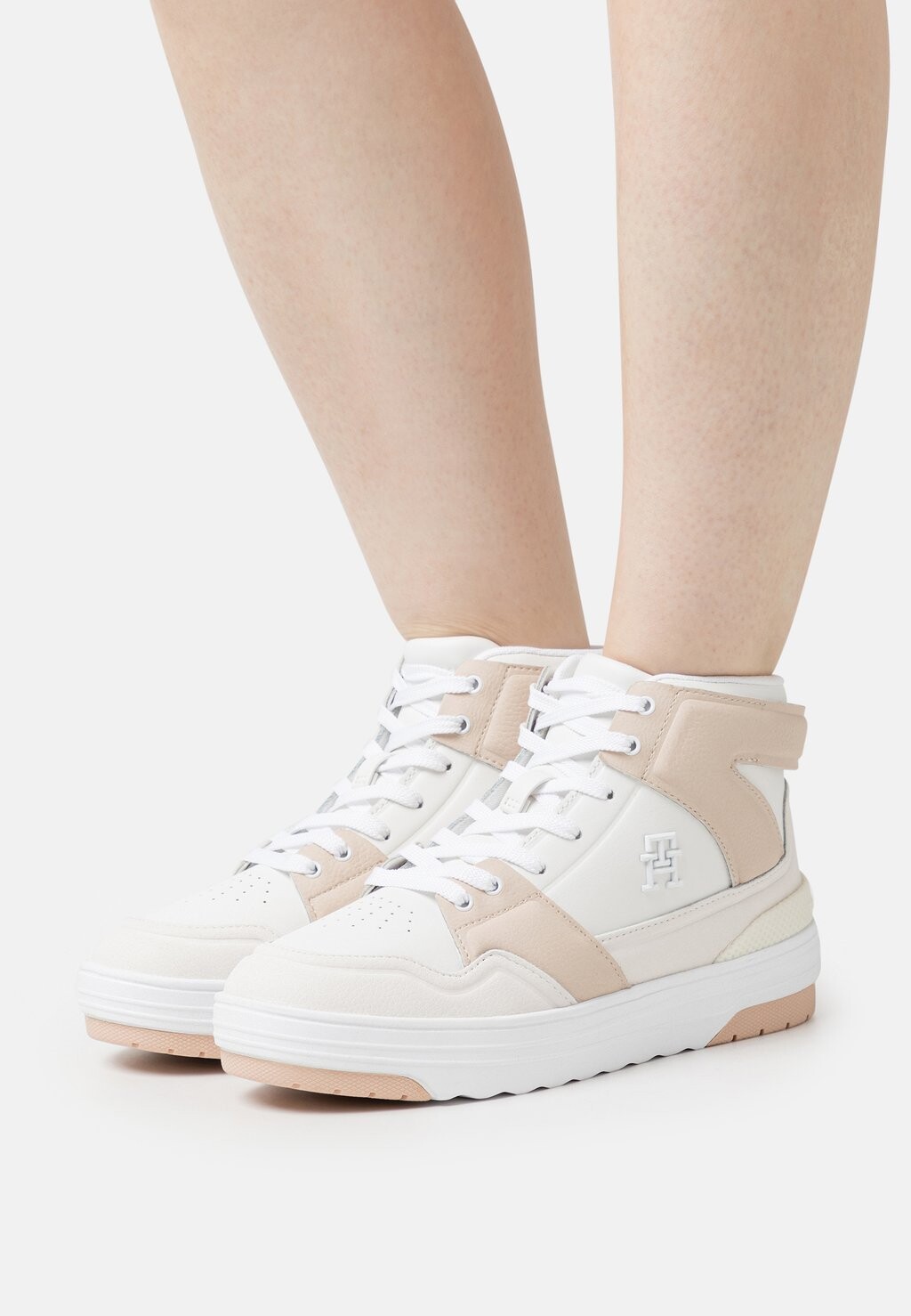 

Кроссовки altas Tommy Hilfiger БАСКЕТБОЛ, экрю, Бежевый