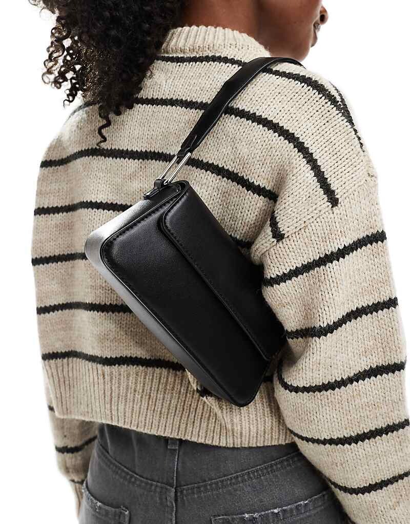 

Сумка через плечо Pull&Bear из черной искусственной кожи с клапаном