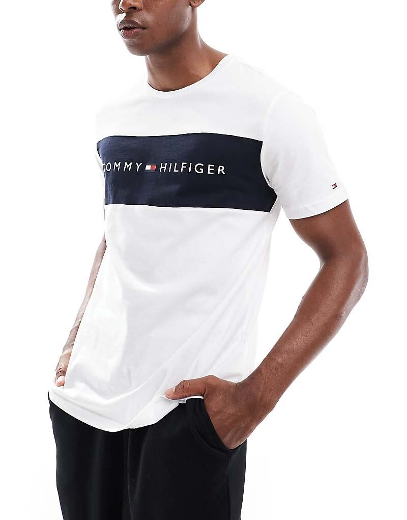 

Tommy Hilfiger – Белая y Домашняя футболка с полоской с логотипом