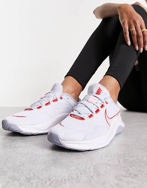 

Серые футбольные кроссовки Nike Training Legend Essential 3