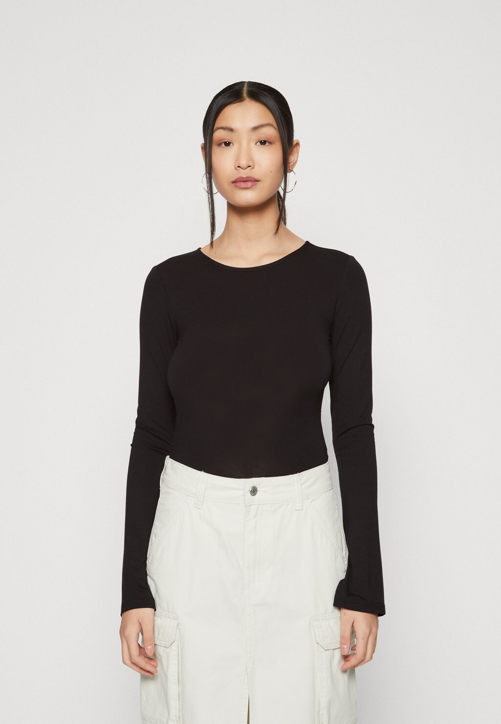 

Топ с длинными рукавами SOFT TOUCH CREW NECK Gina Tricot, цвет black