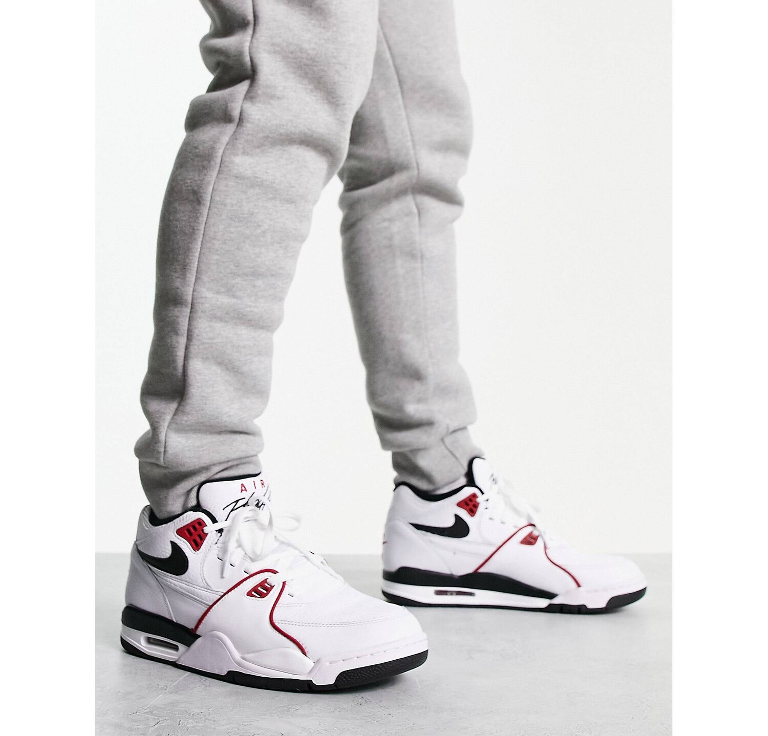 

Бело-красные кроссовки Nike Air Flight 89