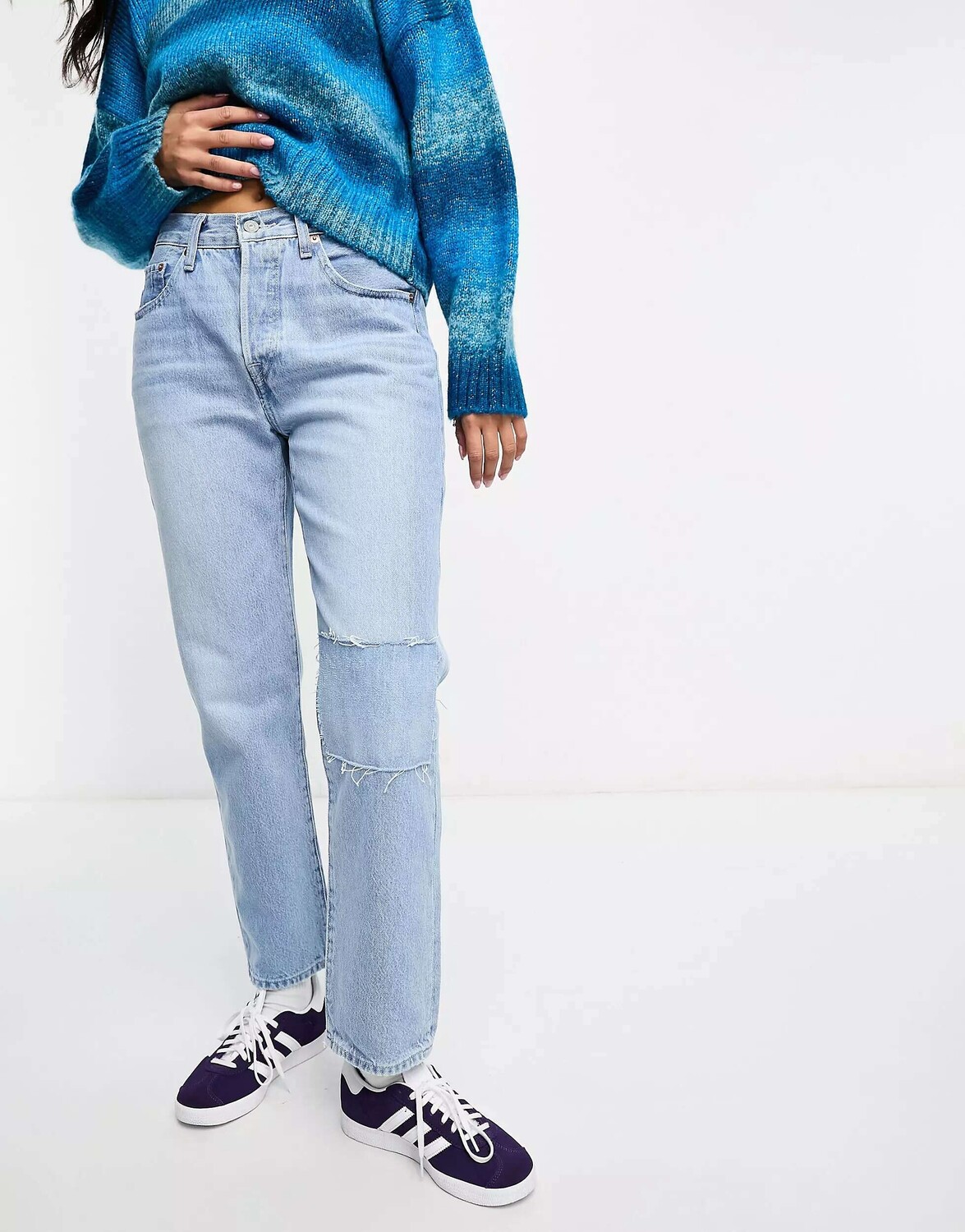 

Укороченные джинсы Levi's 501 голубого цвета
