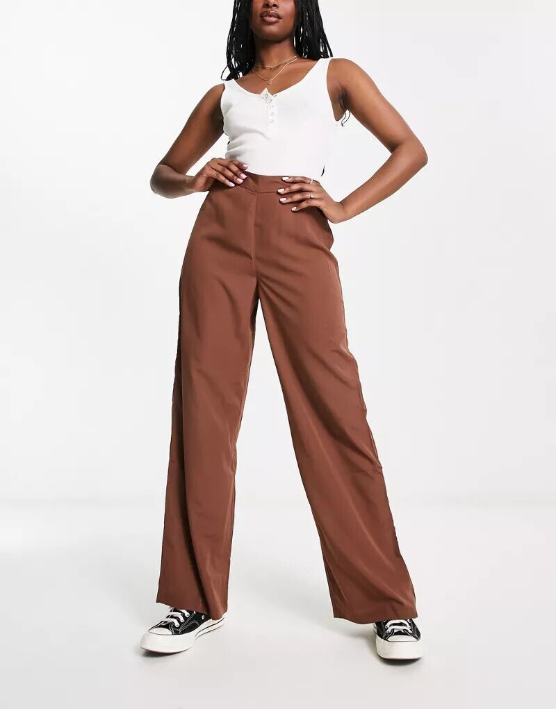 

Коричневые брюки строгого кроя Vero Moda (входит в комплект)