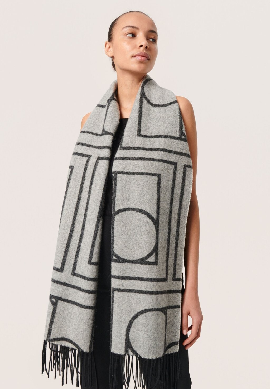 

Шарф Soaked in Luxury, шепот белый с черным узором