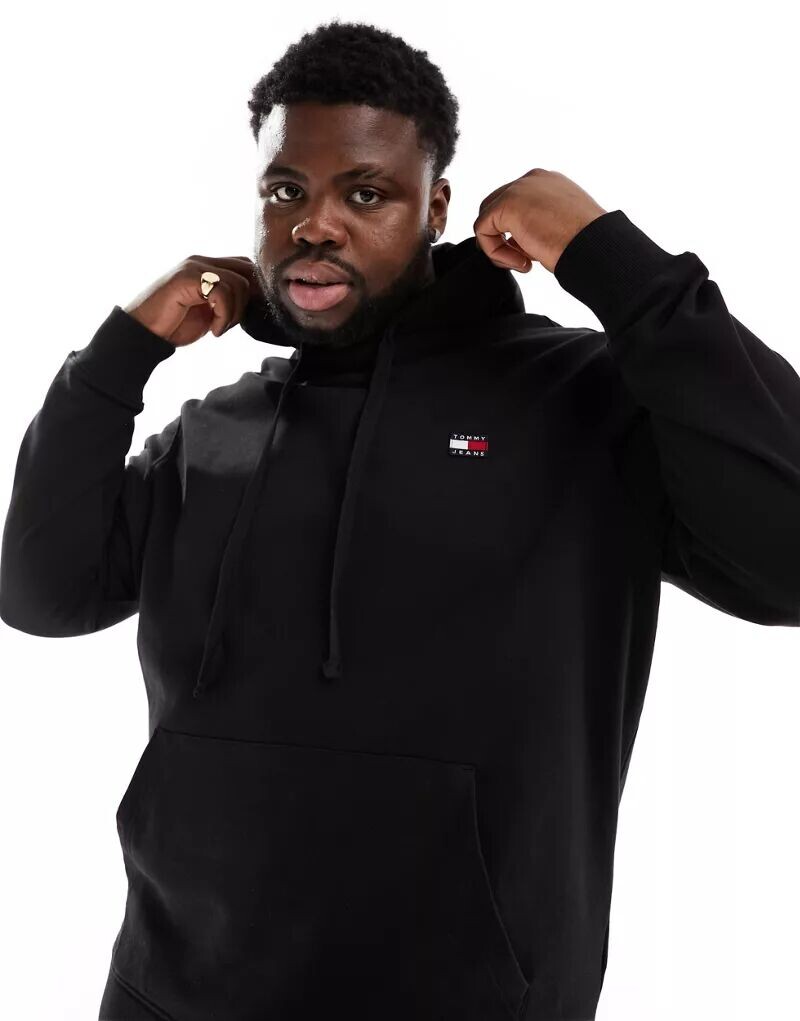 

Черная худи Tommy Jeans Big & Tall с маленьким логотипом в виде флажка
